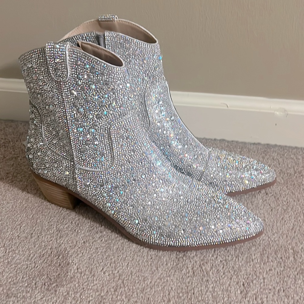 New never worn size 10 amazing lace boots